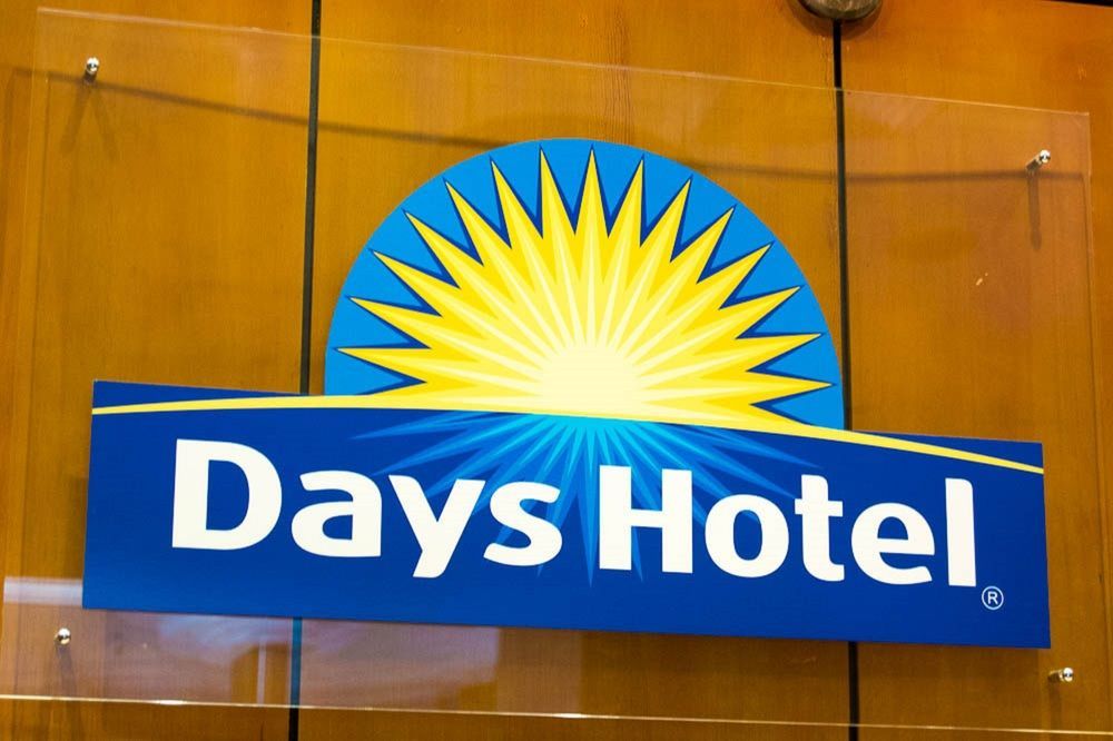 מנאמה Happy Days Hotel מראה חיצוני תמונה