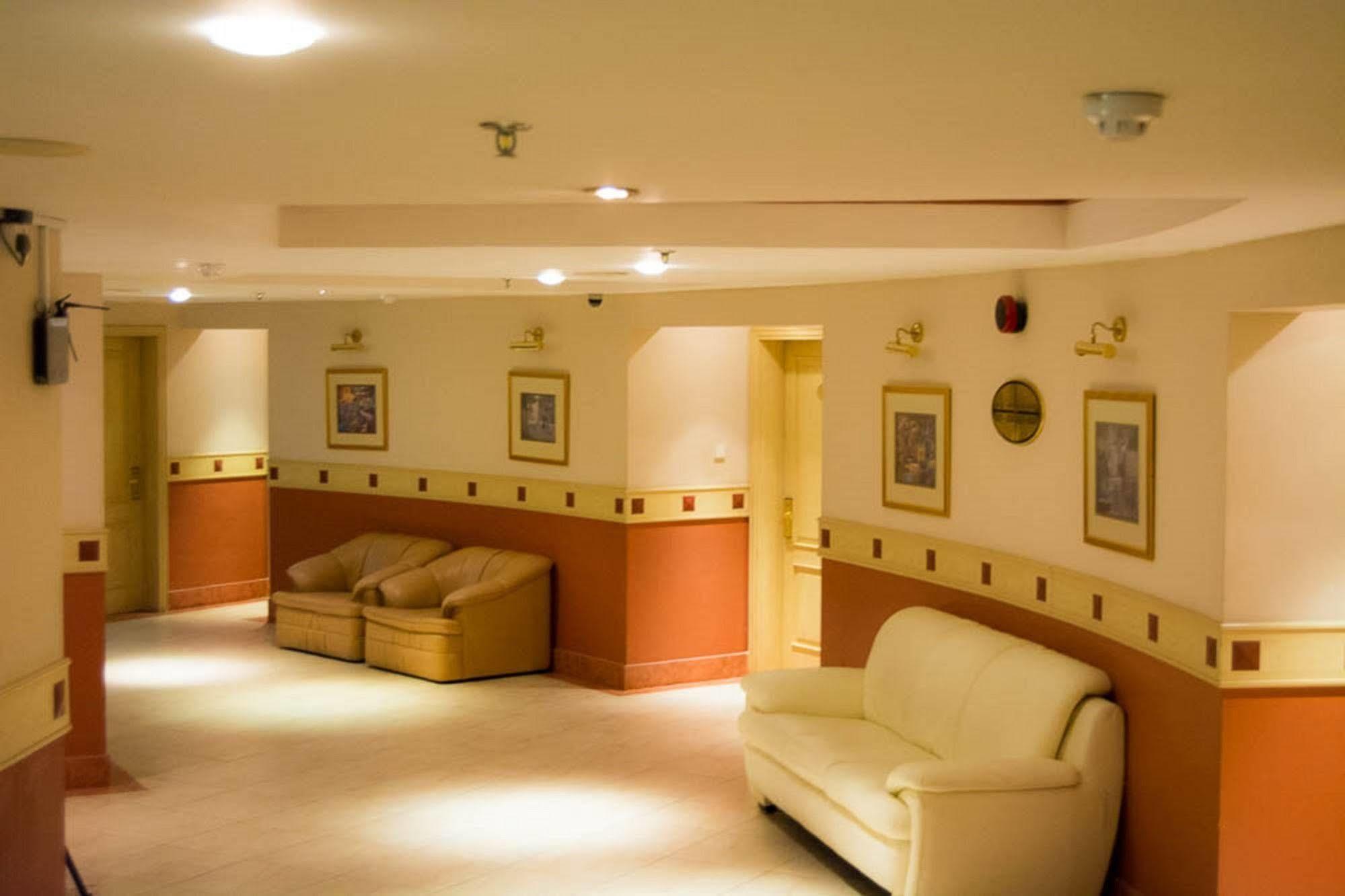 מנאמה Happy Days Hotel מראה חיצוני תמונה