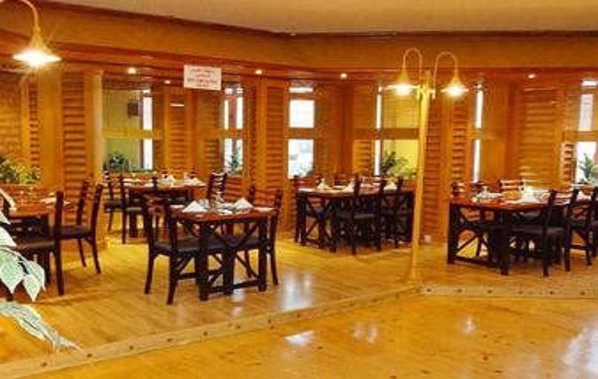 מנאמה Happy Days Hotel מראה חיצוני תמונה