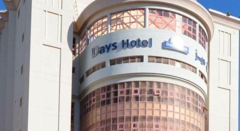 מנאמה Happy Days Hotel מראה חיצוני תמונה